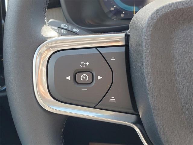 new 2025 Volvo XC40 car, priced at $50,235