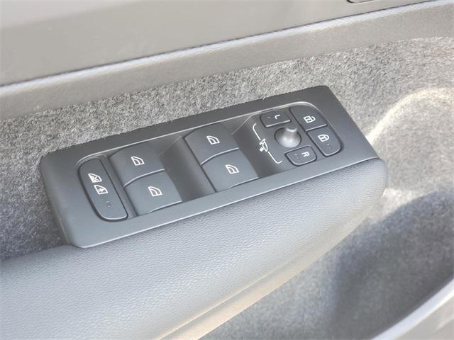 new 2025 Volvo XC40 car, priced at $50,235
