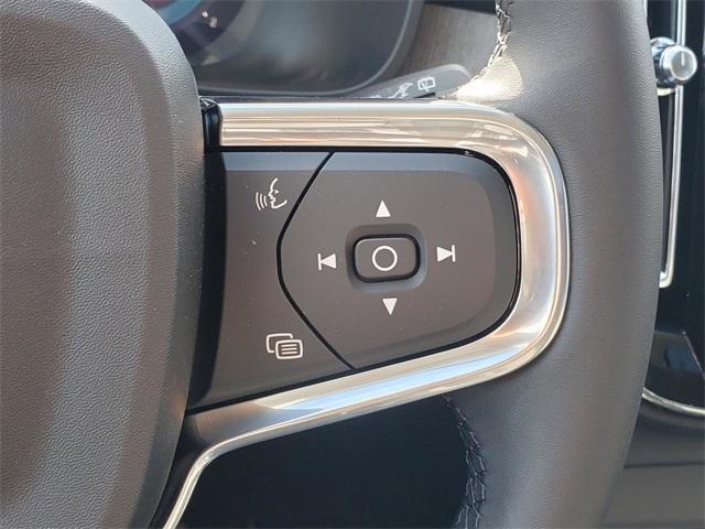 new 2025 Volvo XC40 car, priced at $50,235