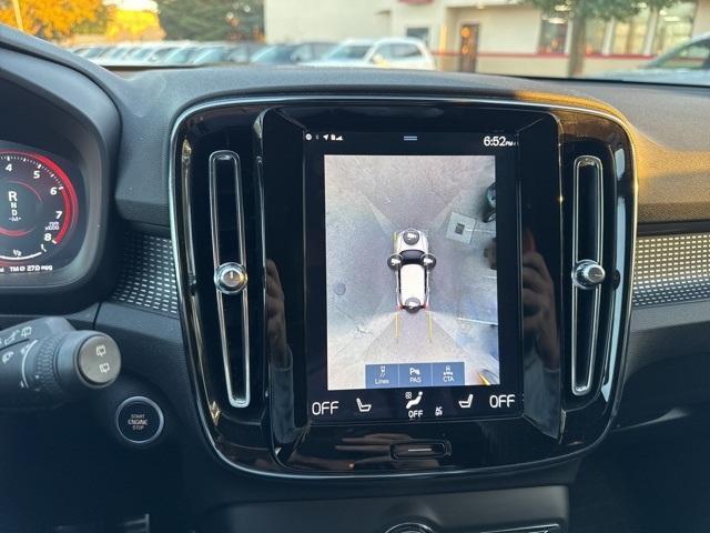 used 2021 Volvo XC40 car, priced at $25,500