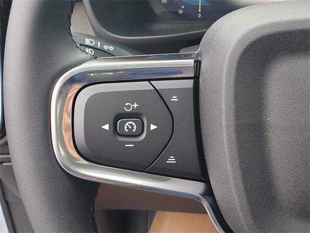 new 2025 Volvo XC40 car, priced at $44,485