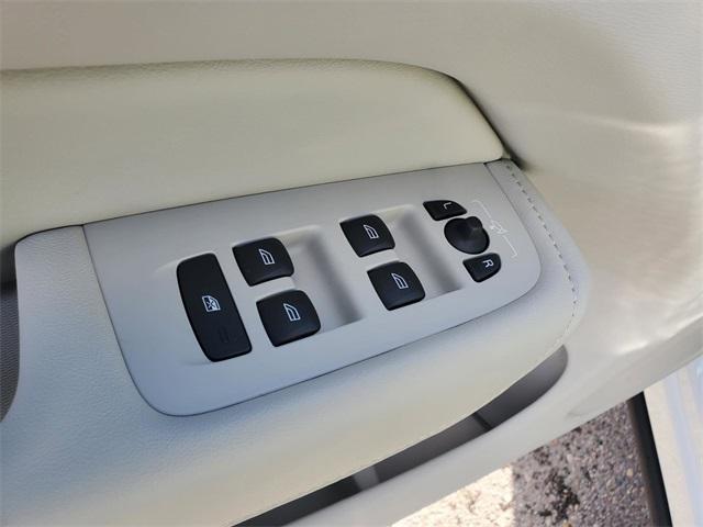 new 2025 Volvo XC60 Plug-In Hybrid car, priced at $62,075