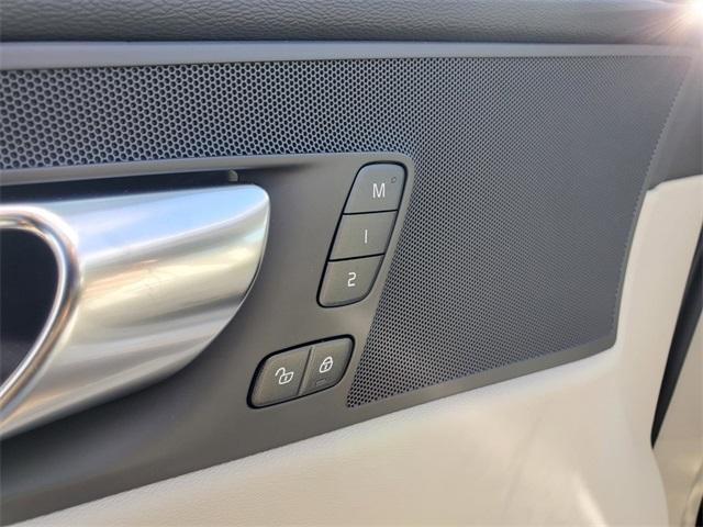 new 2025 Volvo XC60 Plug-In Hybrid car, priced at $62,075