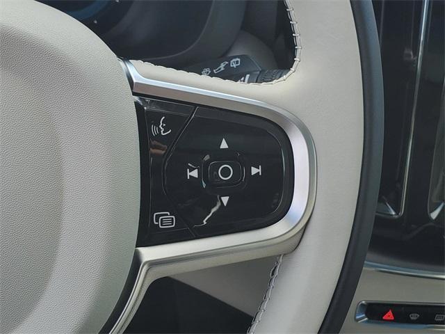 new 2025 Volvo XC60 Plug-In Hybrid car, priced at $62,075