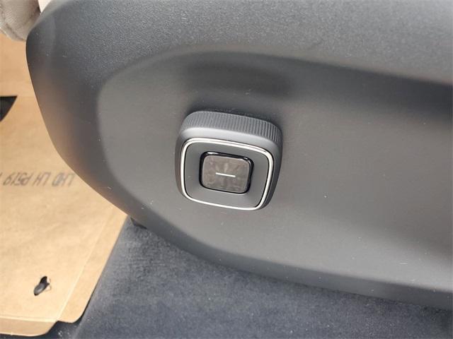 new 2025 Volvo EX90 car, priced at $88,590