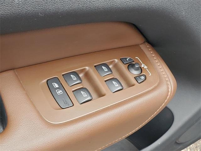 used 2020 Volvo XC60 Recharge Plug-In Hybrid car, priced at $26,000