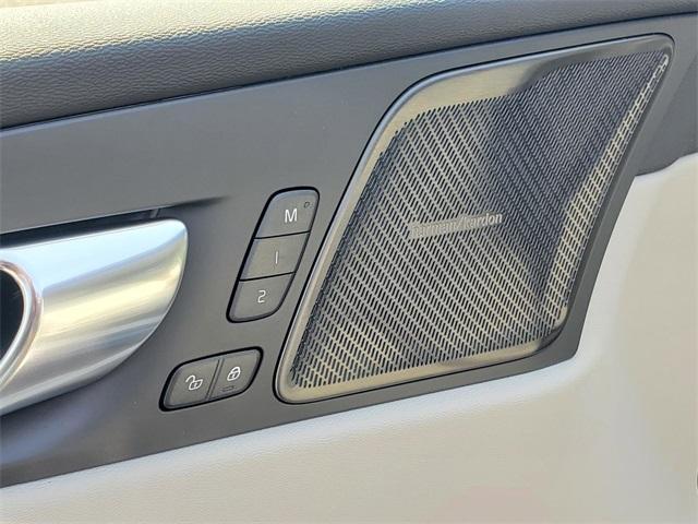 new 2026 Volvo XC60 car, priced at $60,135
