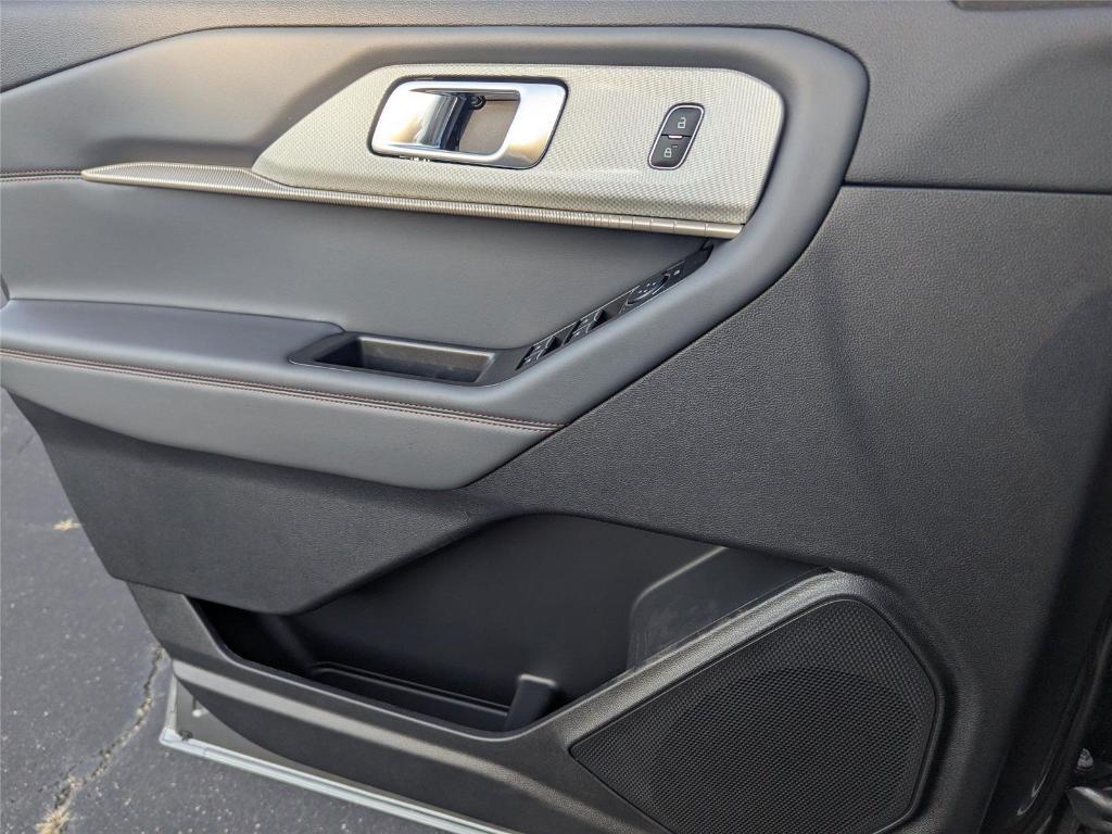 new 2025 Ford Explorer car, priced at $41,270