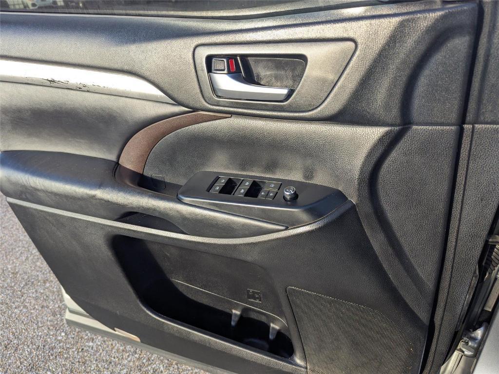 used 2019 Toyota Highlander car, priced at $18,852