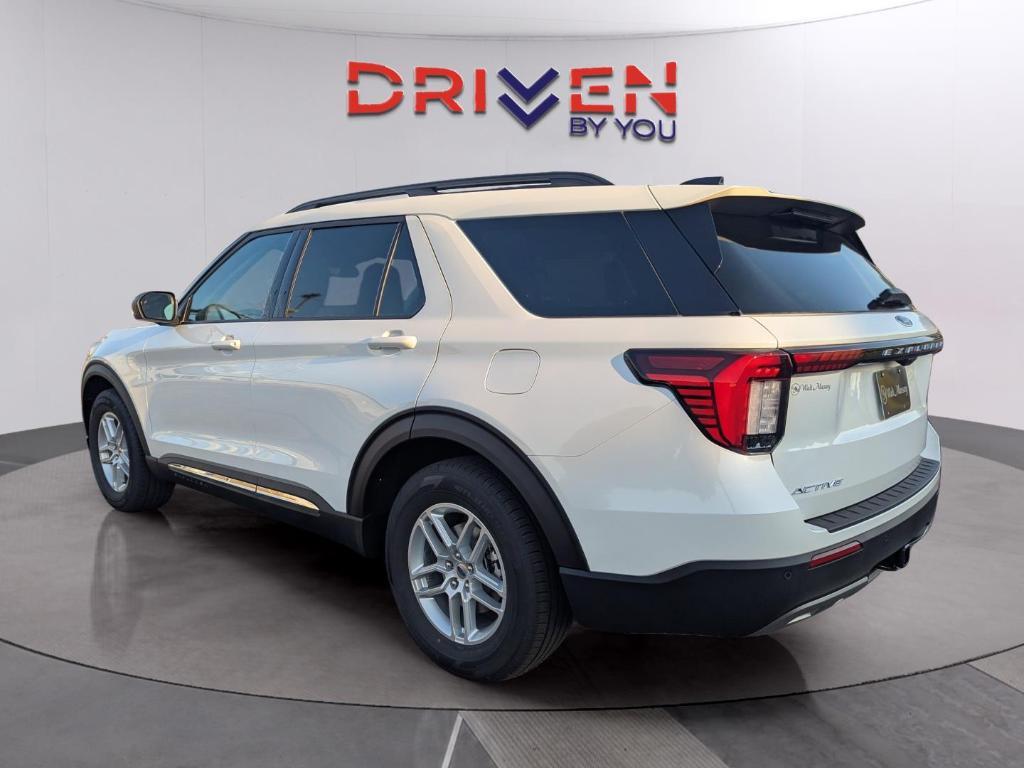 new 2025 Ford Explorer car, priced at $40,318