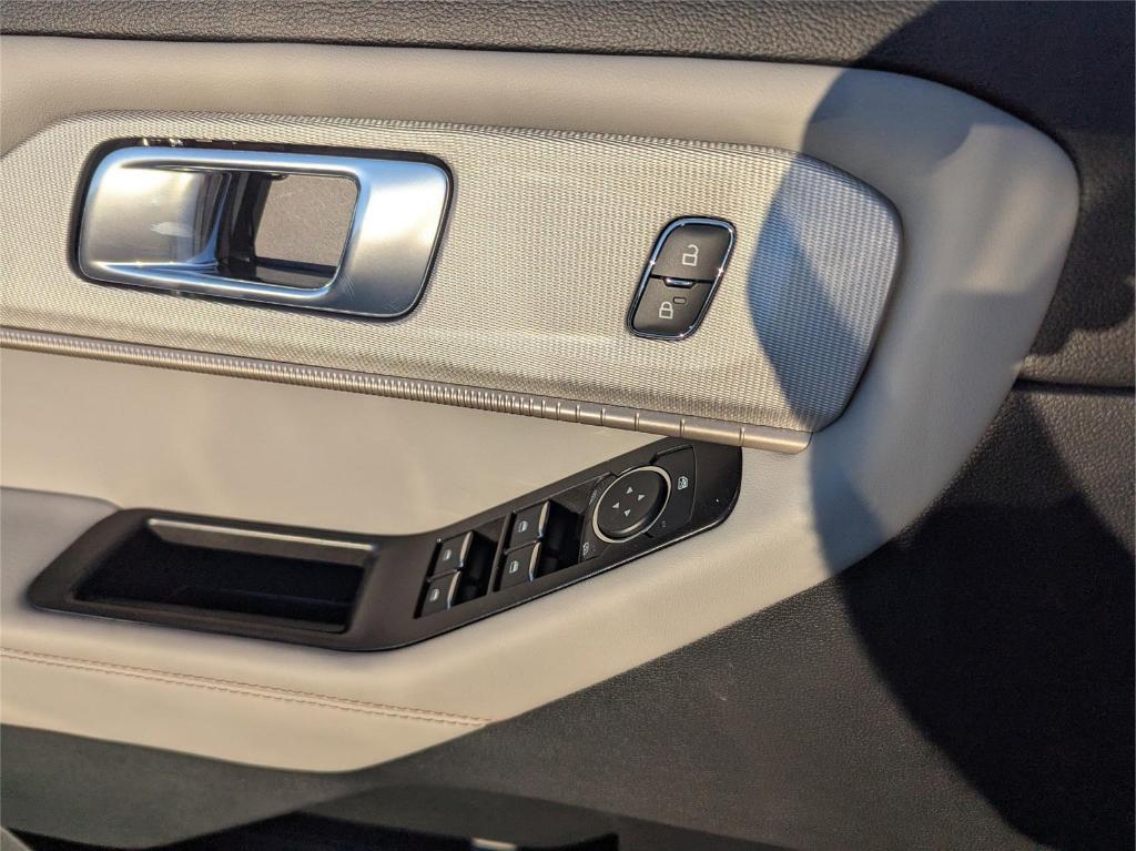 new 2025 Ford Explorer car, priced at $40,318