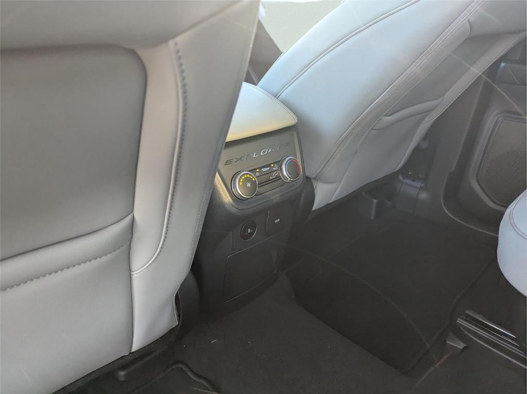 new 2025 Ford Explorer car, priced at $40,318