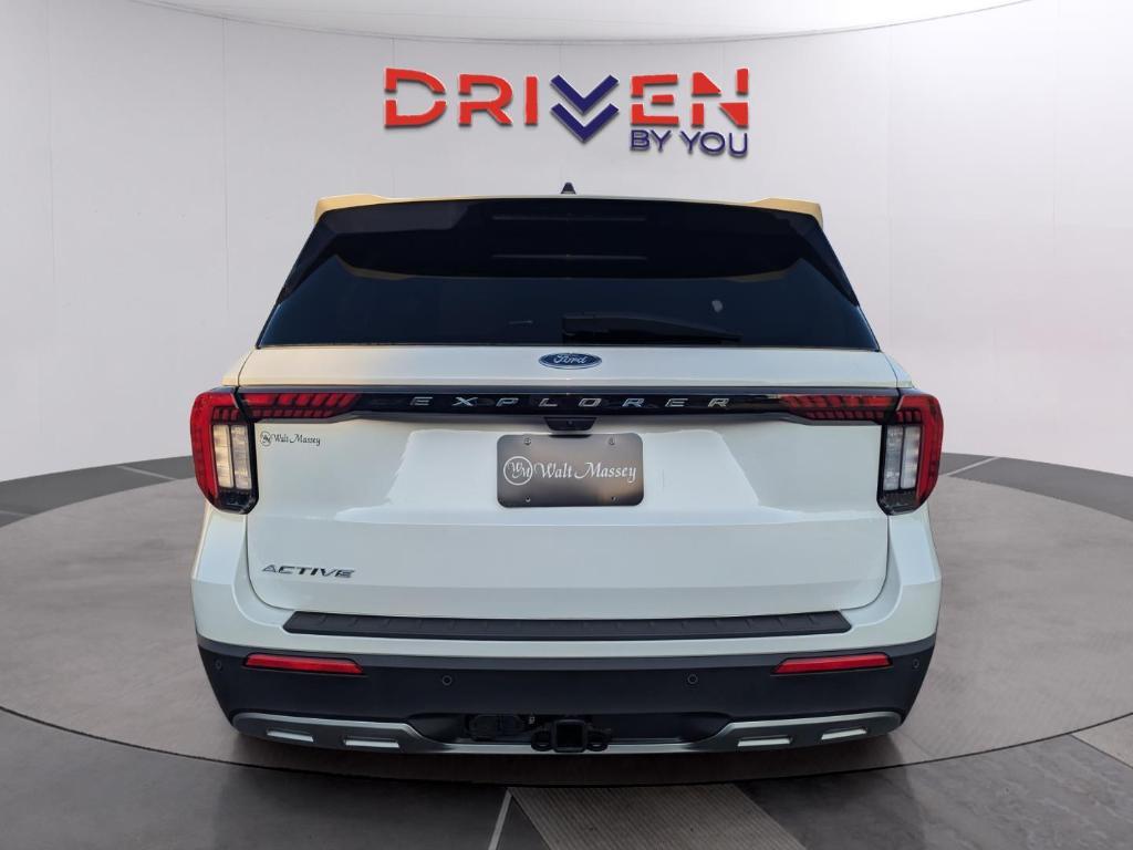 new 2025 Ford Explorer car, priced at $40,318