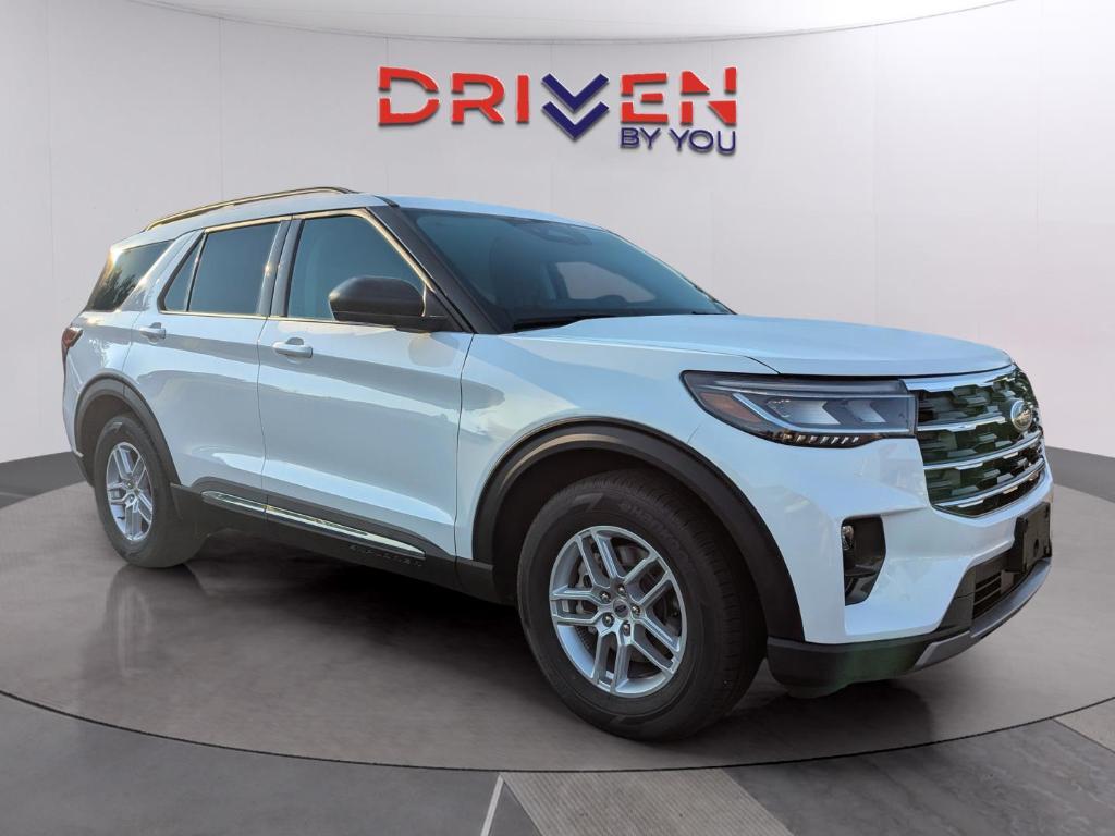new 2025 Ford Explorer car, priced at $40,318