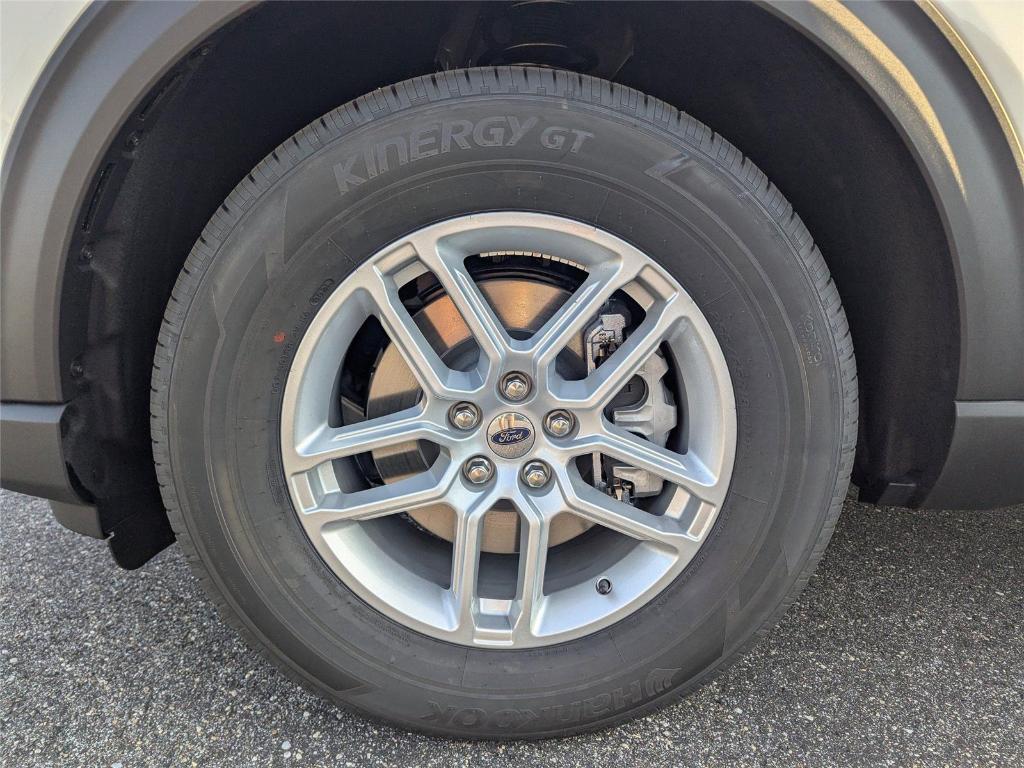 new 2025 Ford Explorer car, priced at $40,818