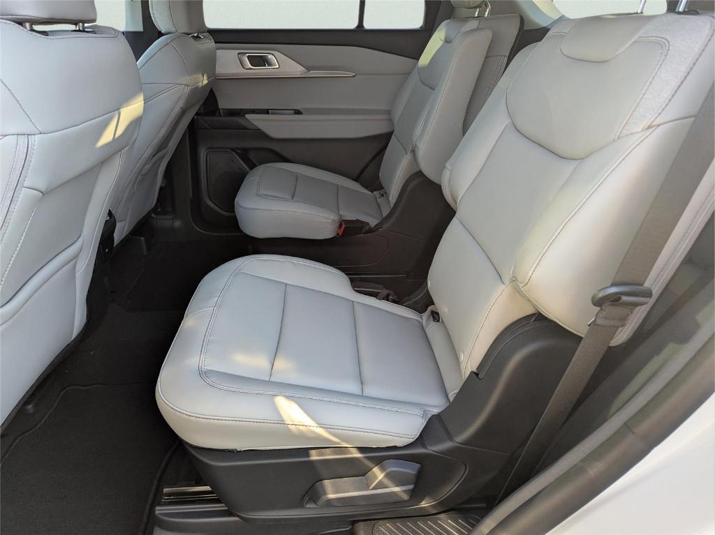 new 2025 Ford Explorer car, priced at $40,318