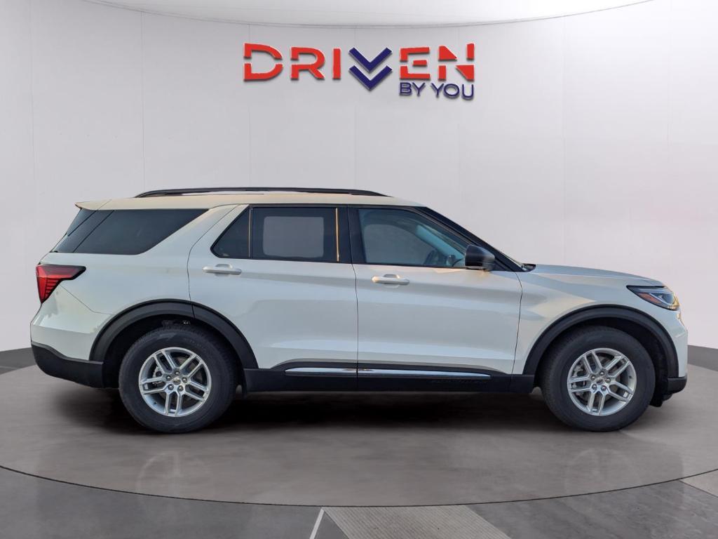 new 2025 Ford Explorer car, priced at $40,318