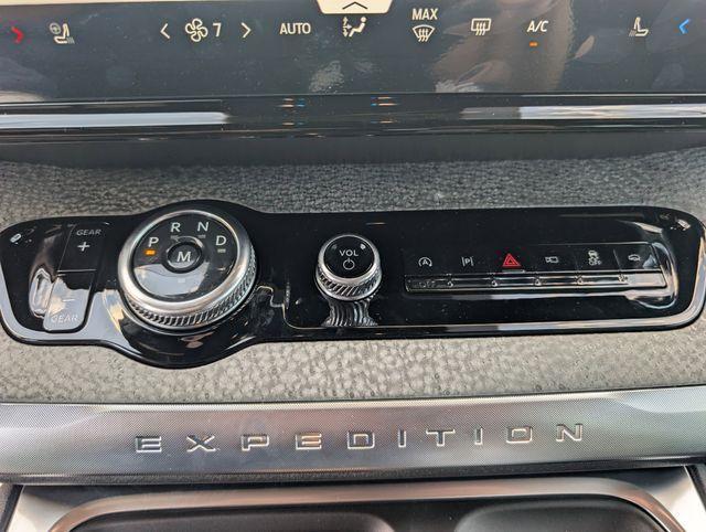 new 2025 Ford Expedition car, priced at $82,128