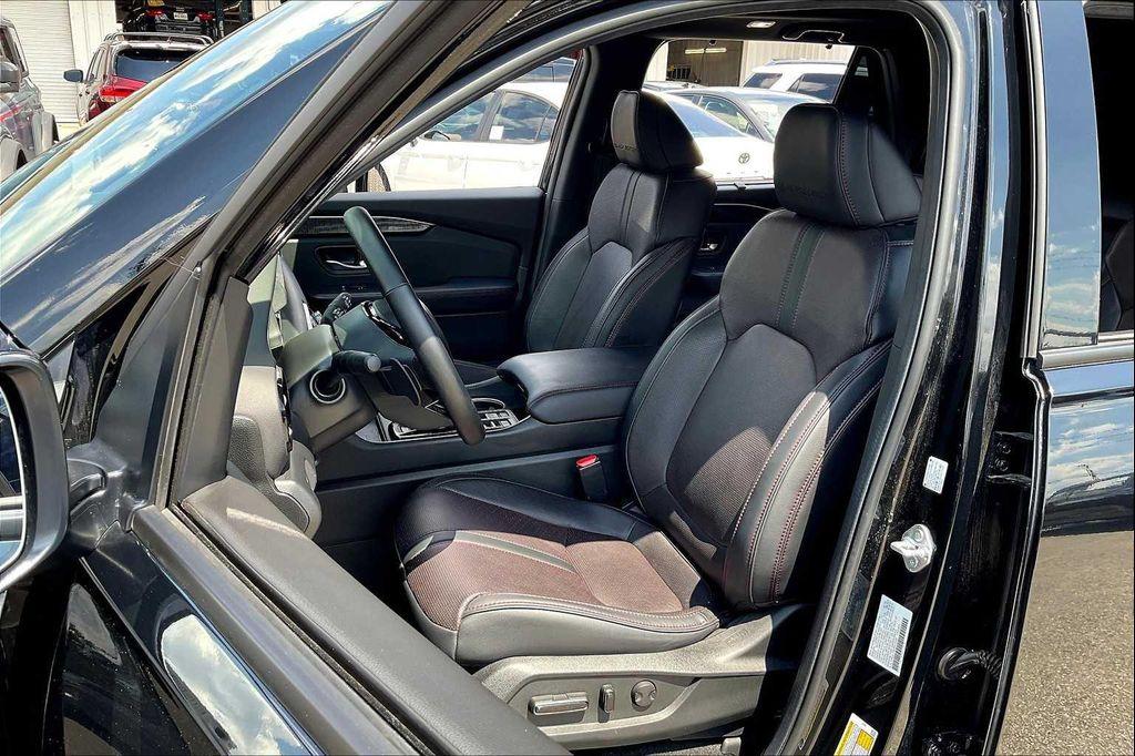 used 2025 Honda Pilot car, priced at $54,756