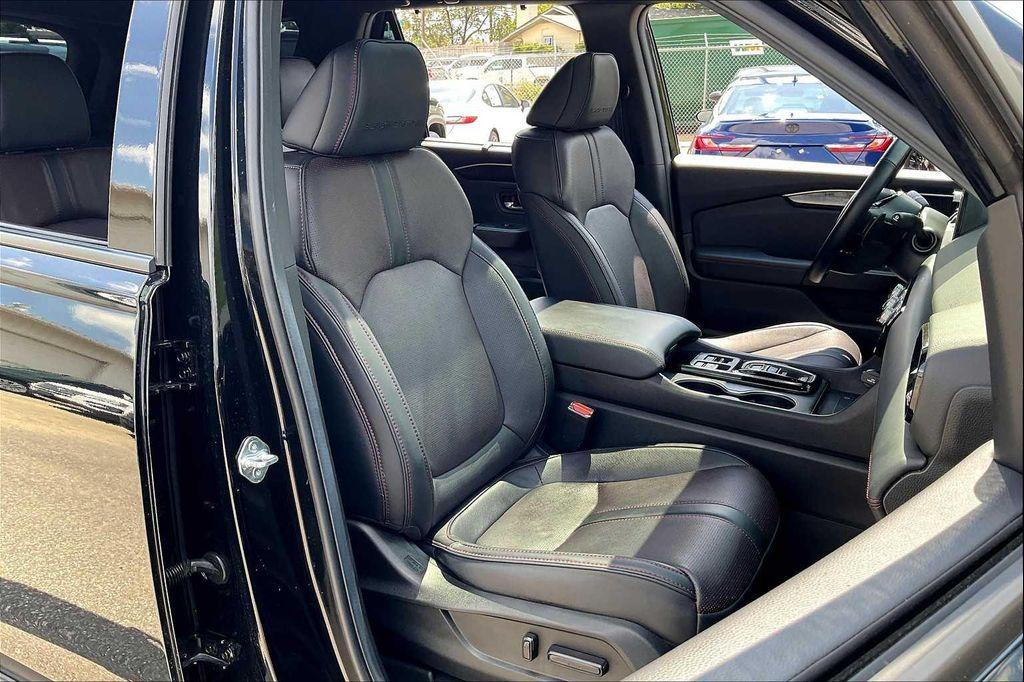 used 2025 Honda Pilot car, priced at $54,756