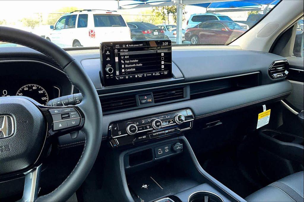 new 2025 Honda Pilot car, priced at $47,825