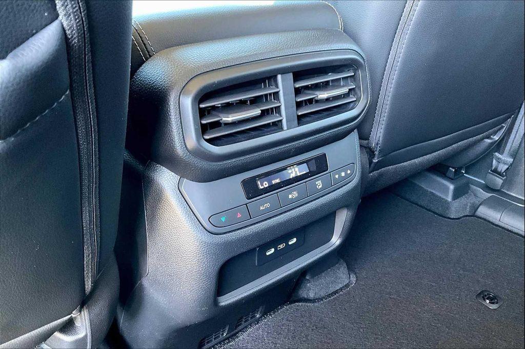 new 2025 Honda Pilot car, priced at $44,750