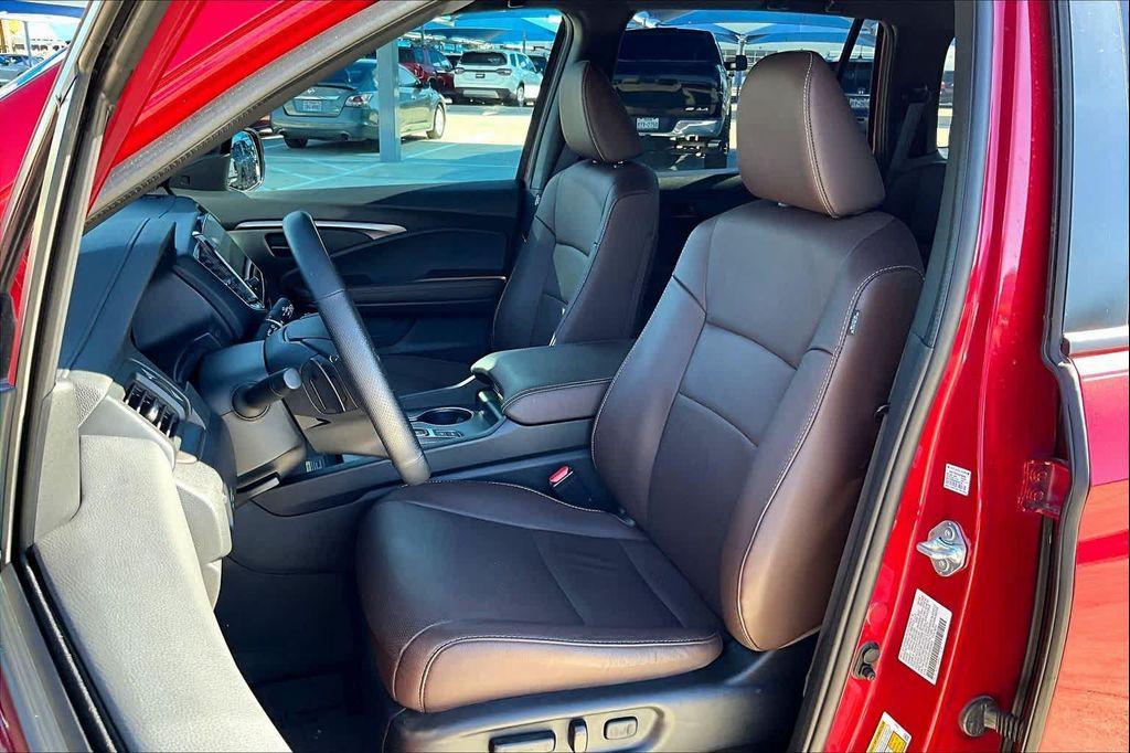 used 2025 Honda Passport car, priced at $38,480