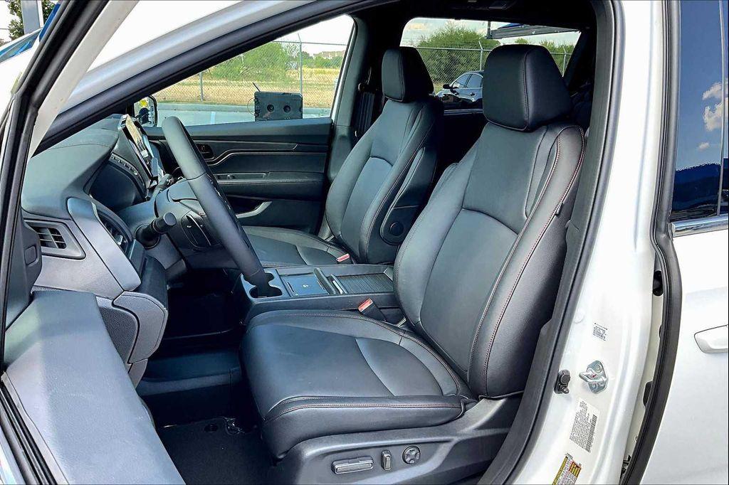 new 2026 Honda Odyssey car, priced at $46,440