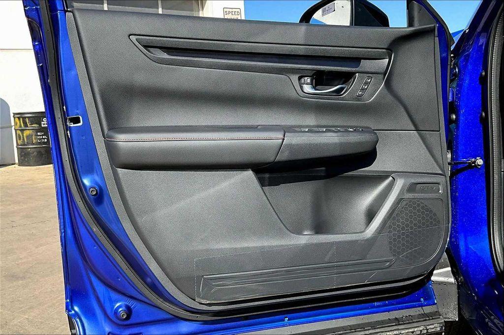 new 2025 Honda CR-V Hybrid car, priced at $37,905