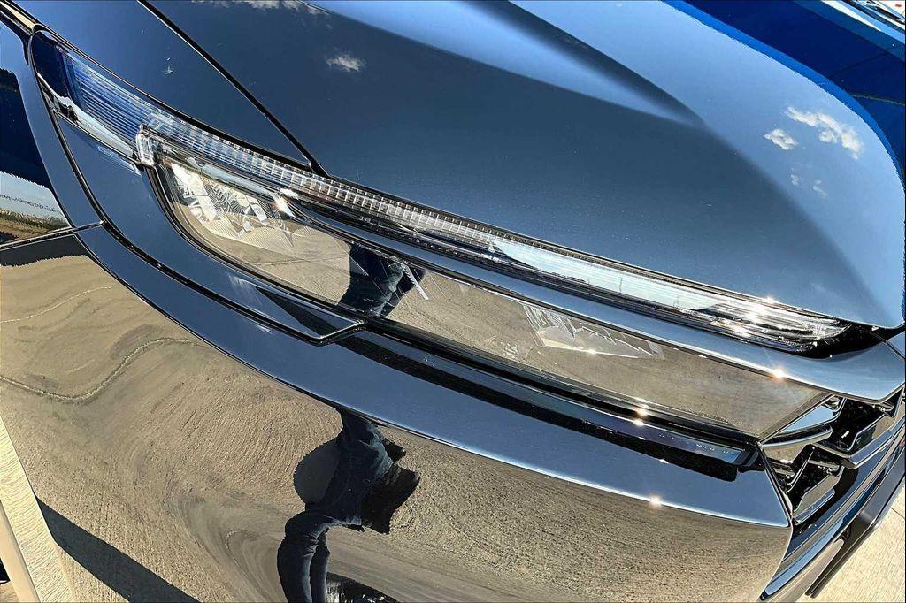 new 2026 Honda CR-V Hybrid car, priced at $41,675