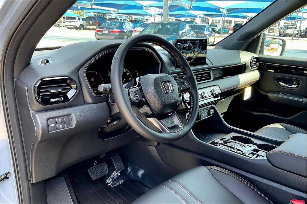 new 2025 Honda Pilot car, priced at $51,350