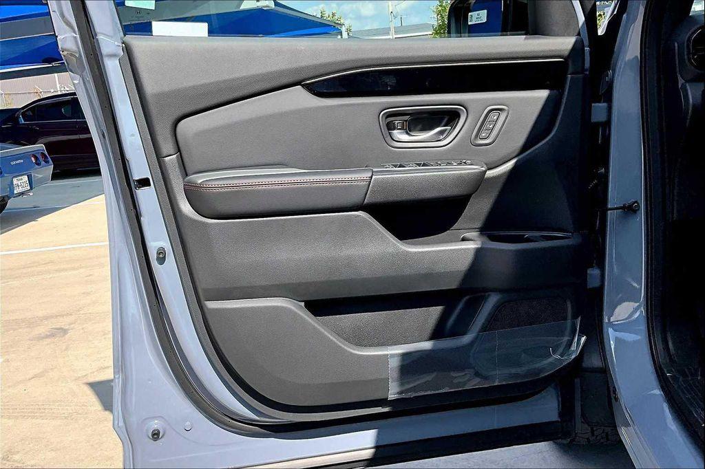 new 2025 Honda Pilot car, priced at $51,350