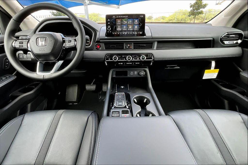 new 2025 Honda Pilot car, priced at $47,095