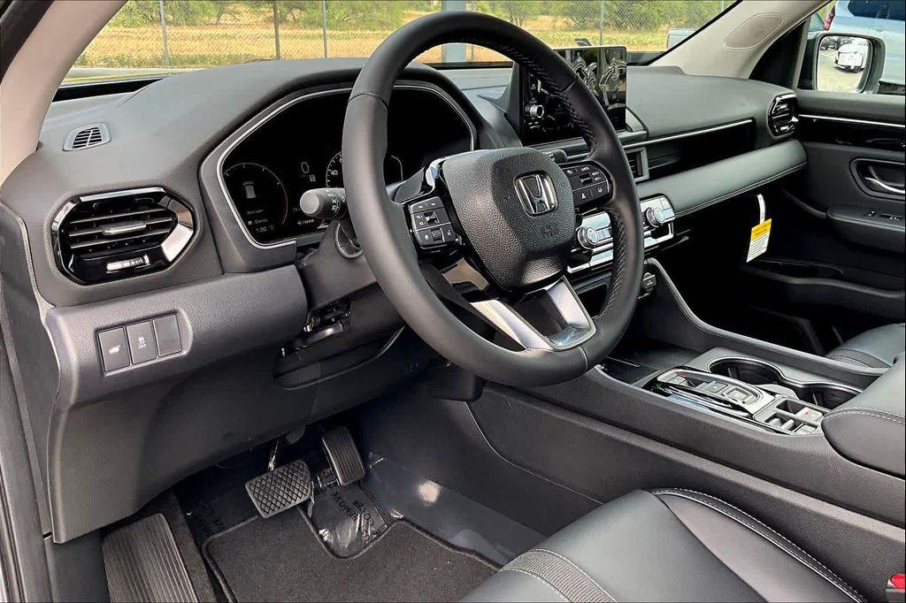 new 2025 Honda Pilot car, priced at $47,095