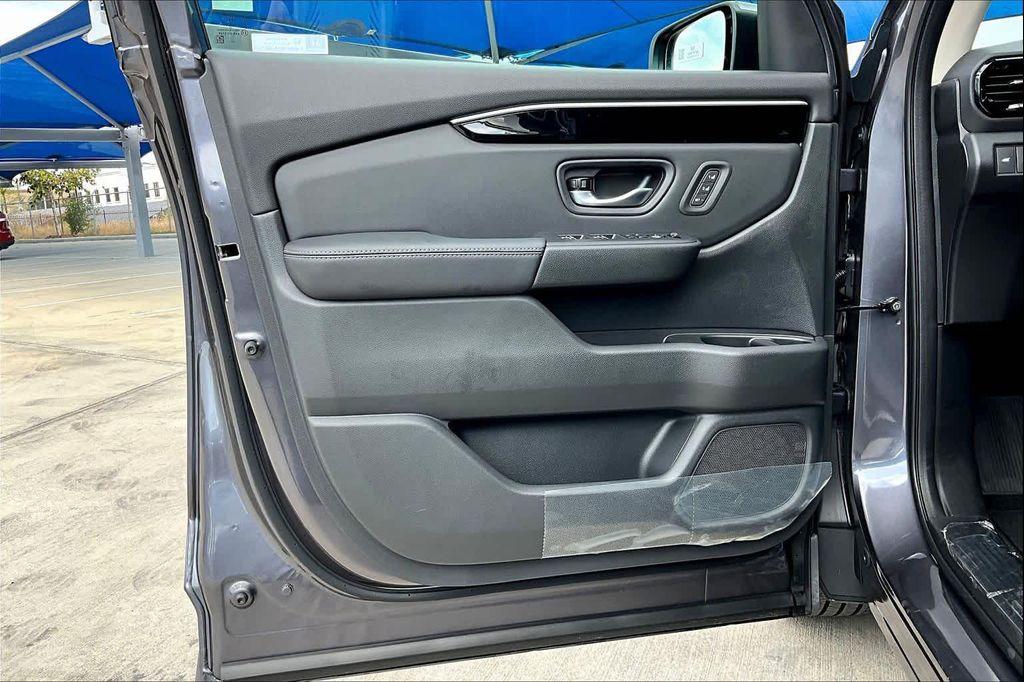 new 2025 Honda Pilot car, priced at $47,095