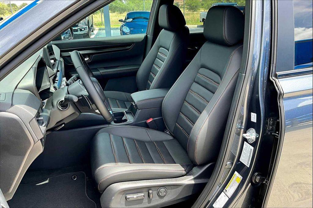 new 2026 Honda CR-V Hybrid car, priced at $41,675