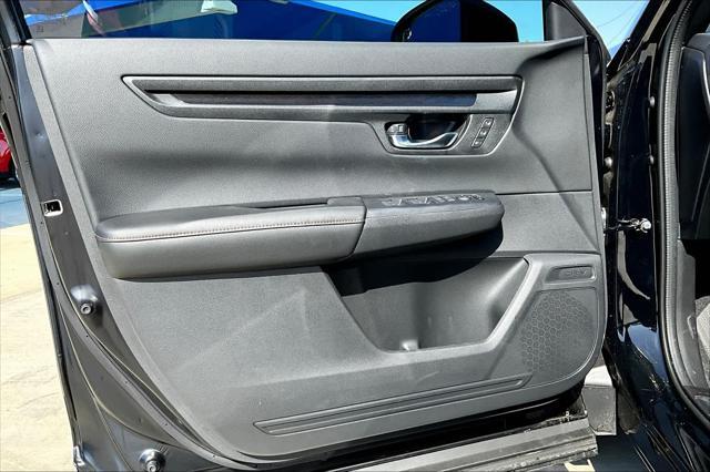 new 2025 Honda CR-V Hybrid car, priced at $39,045