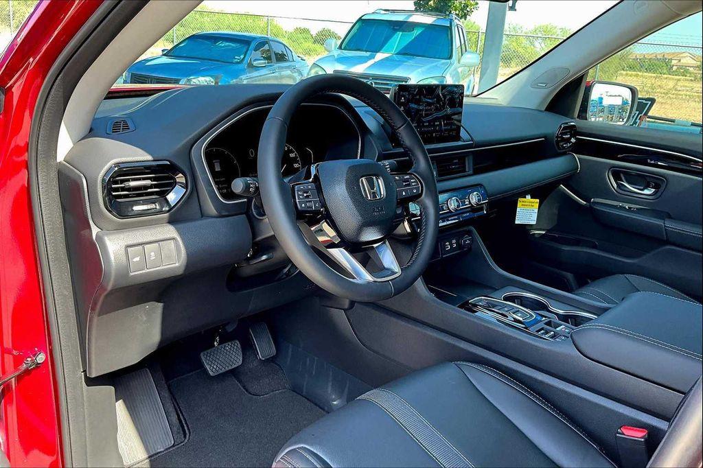 new 2025 Honda Pilot car, priced at $51,350