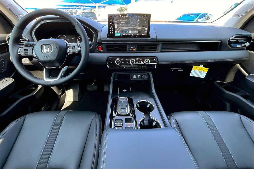 new 2025 Honda Pilot car, priced at $51,350