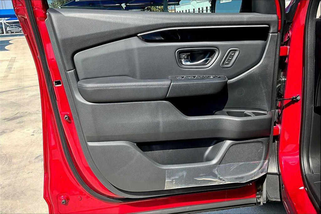 new 2025 Honda Pilot car, priced at $51,350