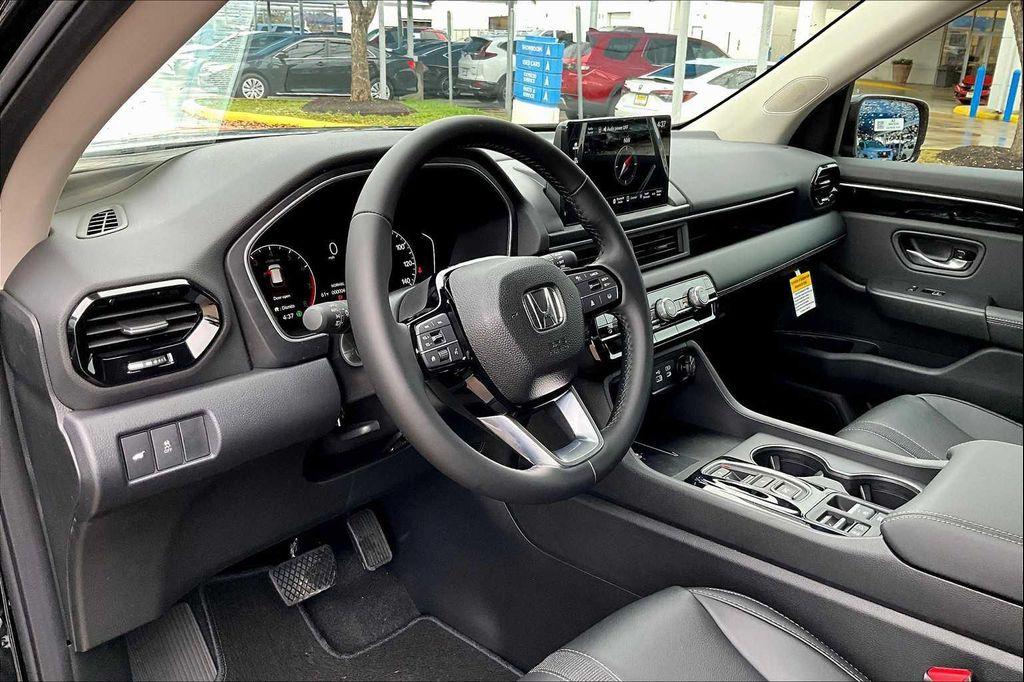 new 2025 Honda Pilot car, priced at $46,050