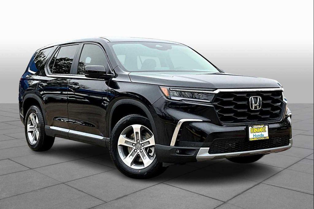 new 2025 Honda Pilot car, priced at $46,050