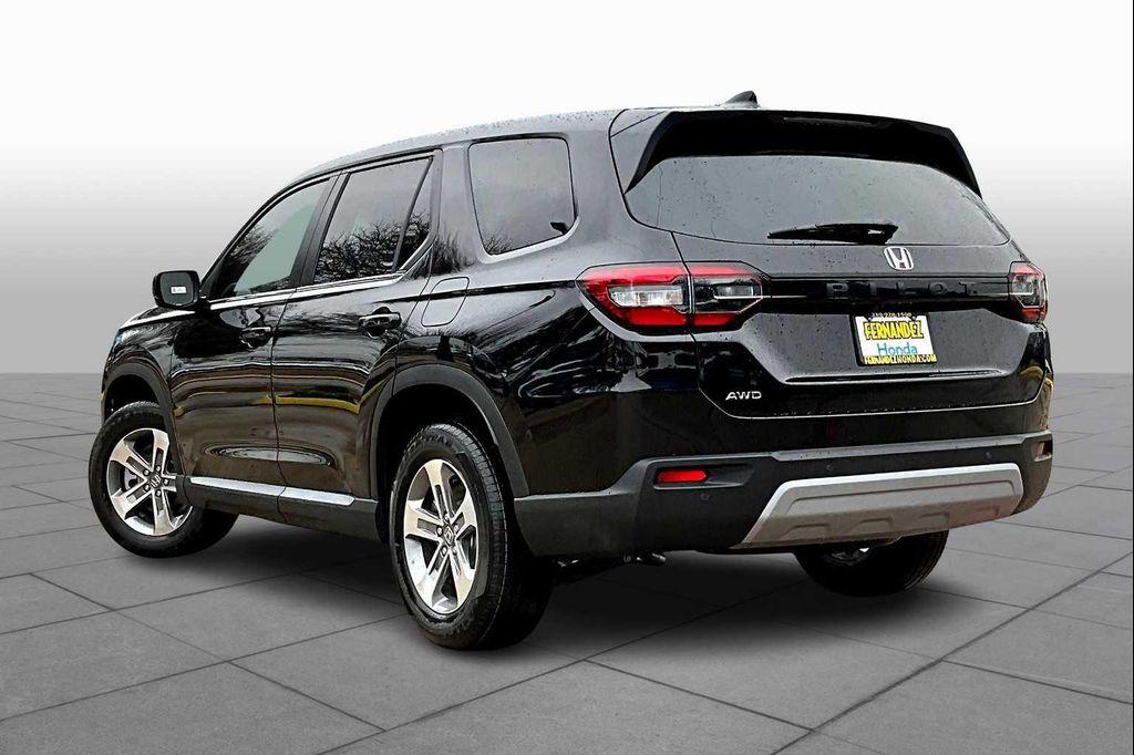 new 2025 Honda Pilot car, priced at $46,050