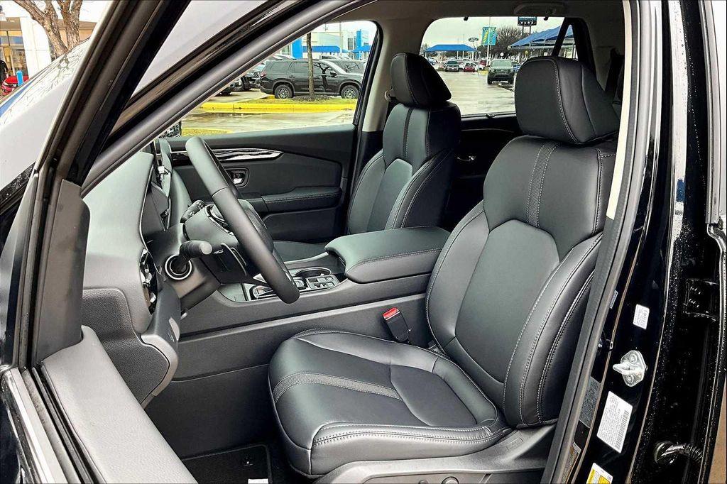 new 2025 Honda Pilot car, priced at $46,050