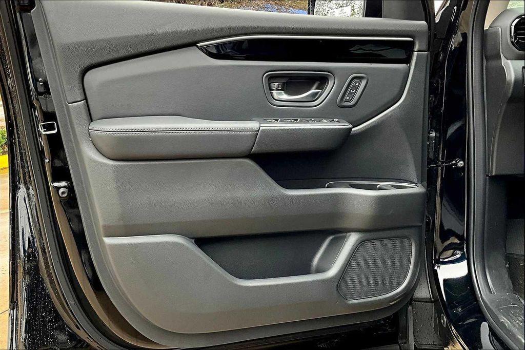 new 2025 Honda Pilot car, priced at $46,050