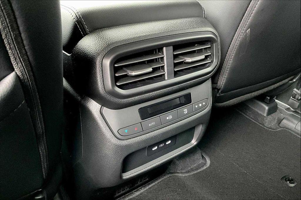 new 2025 Honda Pilot car, priced at $46,050