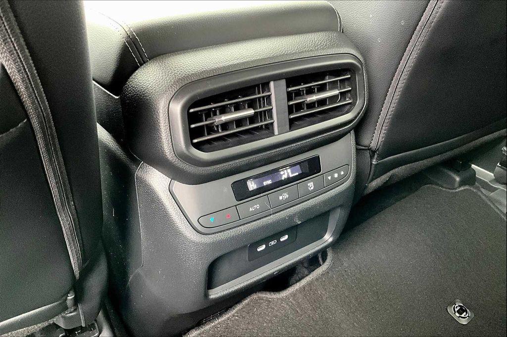 new 2025 Honda Pilot car, priced at $43,700