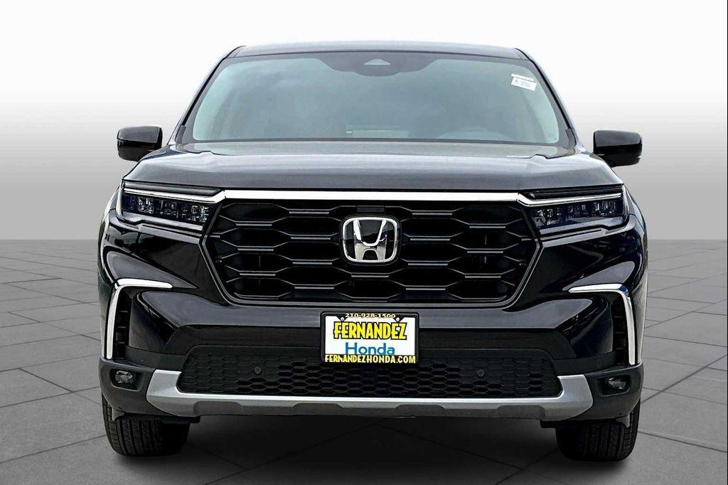 new 2025 Honda Pilot car, priced at $43,700
