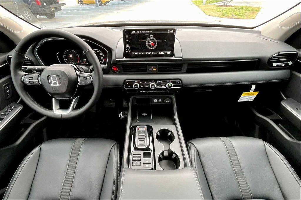 new 2025 Honda Pilot car, priced at $43,700