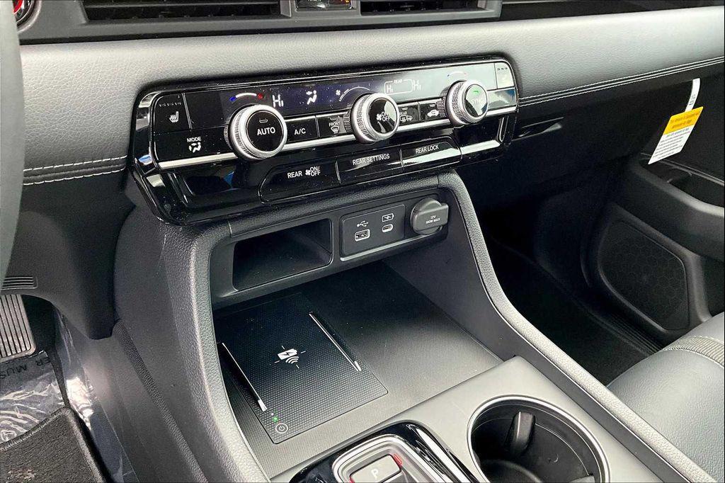 new 2025 Honda Pilot car, priced at $43,700